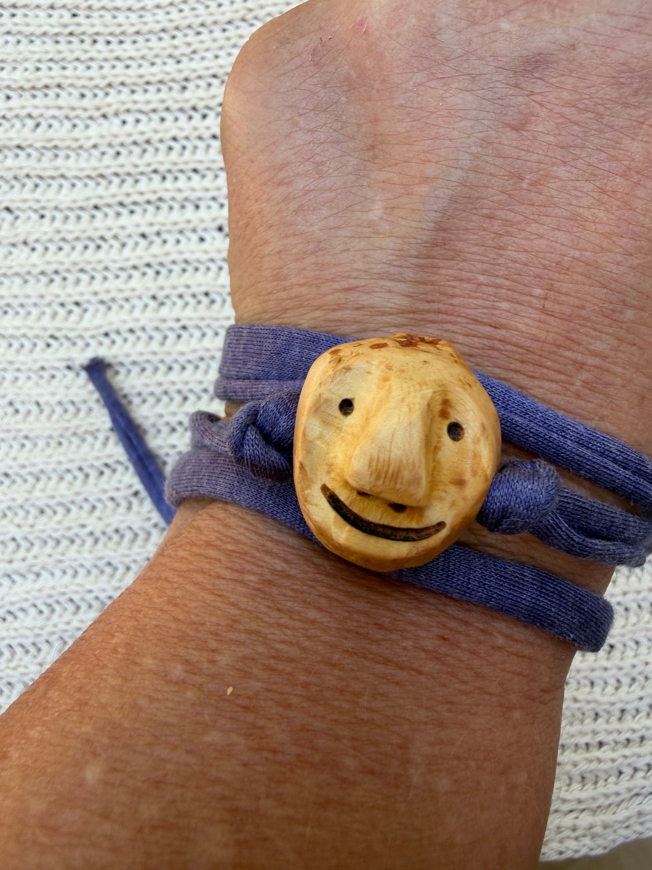 Armbandwichtel Pölchen handgeschnitzt aus magischer Baumperle