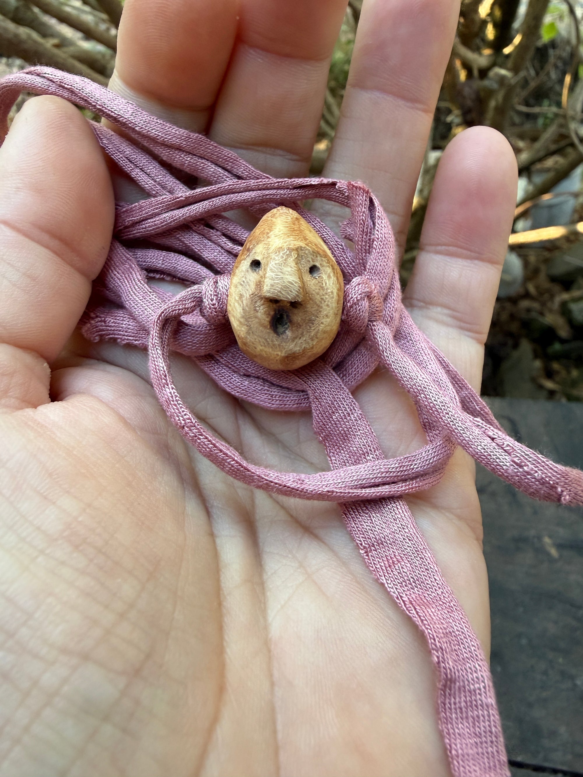 Armbandwichtel Rindenklopfer handgeschnitzt aus magischer Baumperle