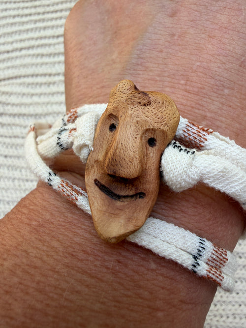 Armbandwichtel Thalindir handgeschnitzt aus magischer Baumperle