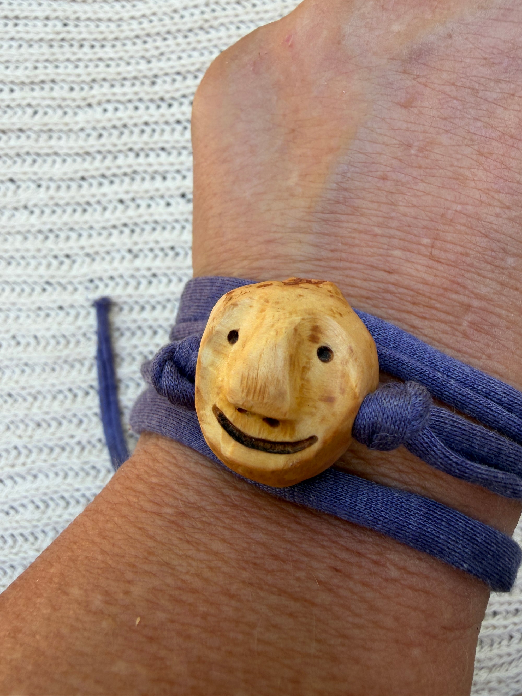 Armbandwichtel Pölchen handgeschnitzt aus magischer Baumperle
