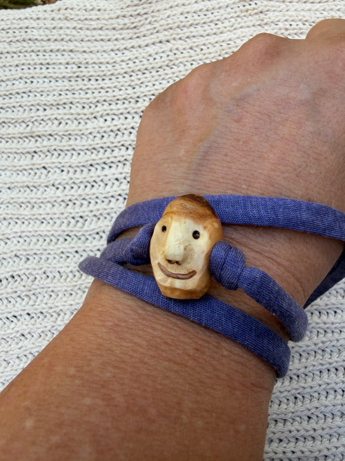 Armbandwichtel Schnutz handgeschnitzt aus magischer Baumperle