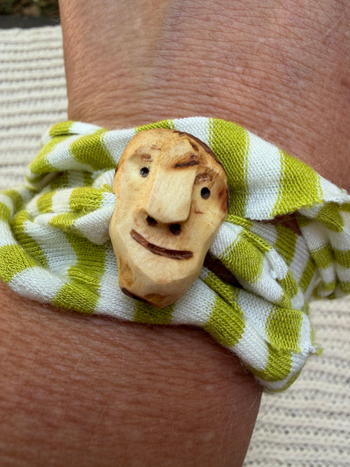 Armbandwichtel Faendriel handgeschnitzt aus magischer Baumperle