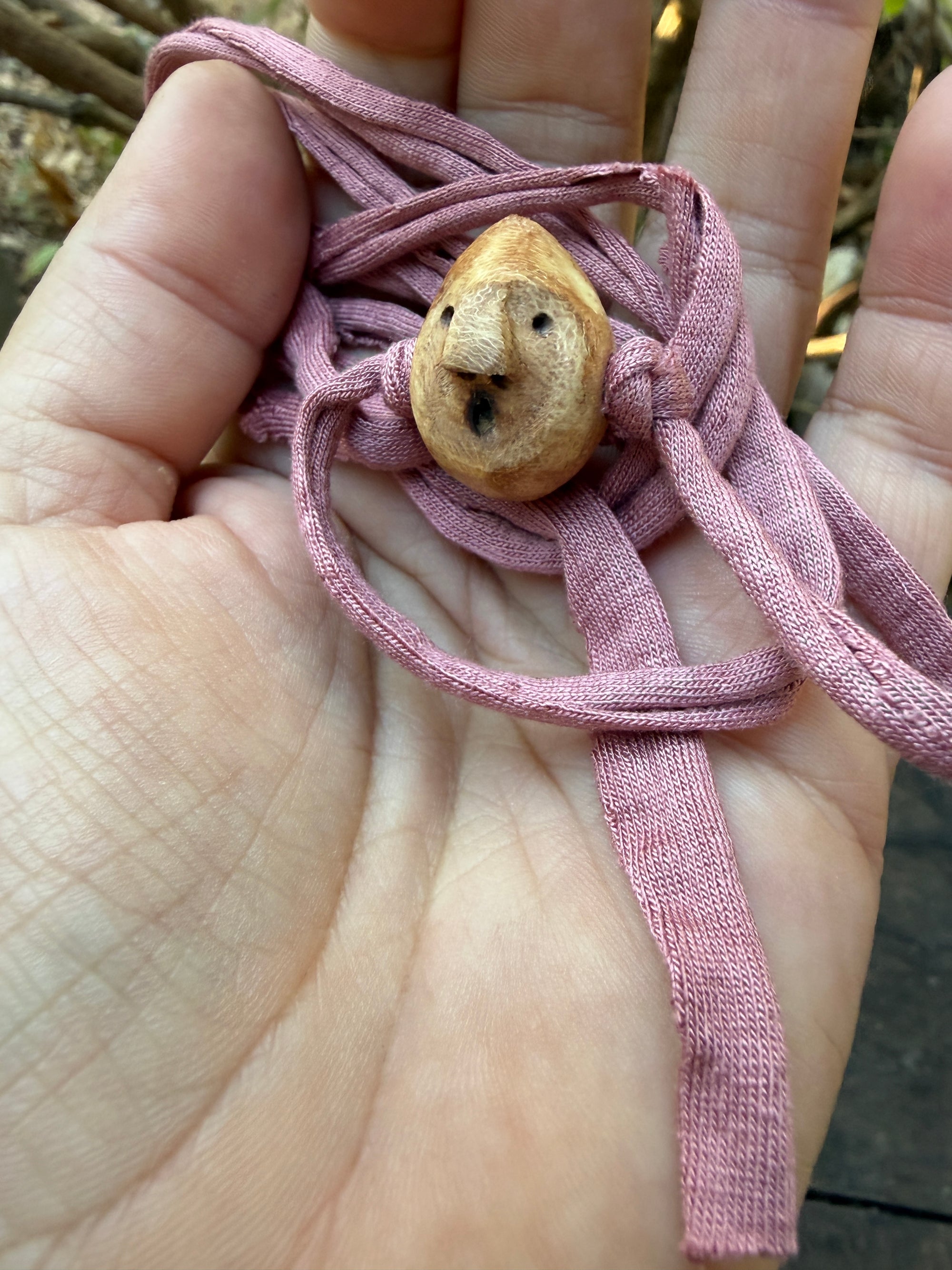 Armbandwichtel Rindenklopfer handgeschnitzt aus magischer Baumperle