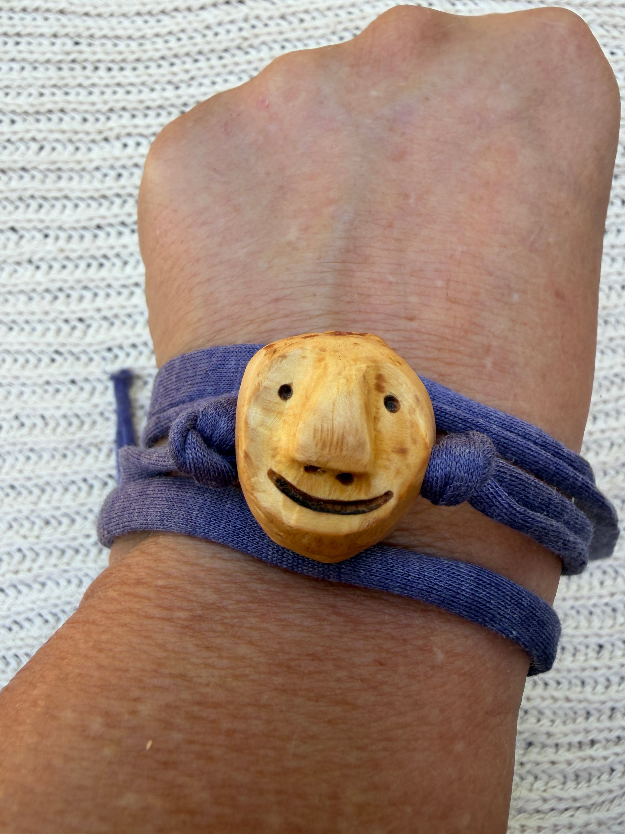 Armbandwichtel Pölchen handgeschnitzt aus magischer Baumperle
