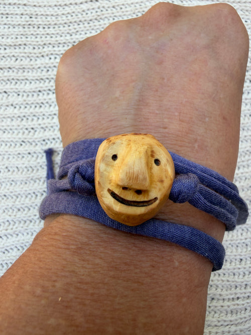 Armbandwichtel Pölchen handgeschnitzt aus magischer Baumperle