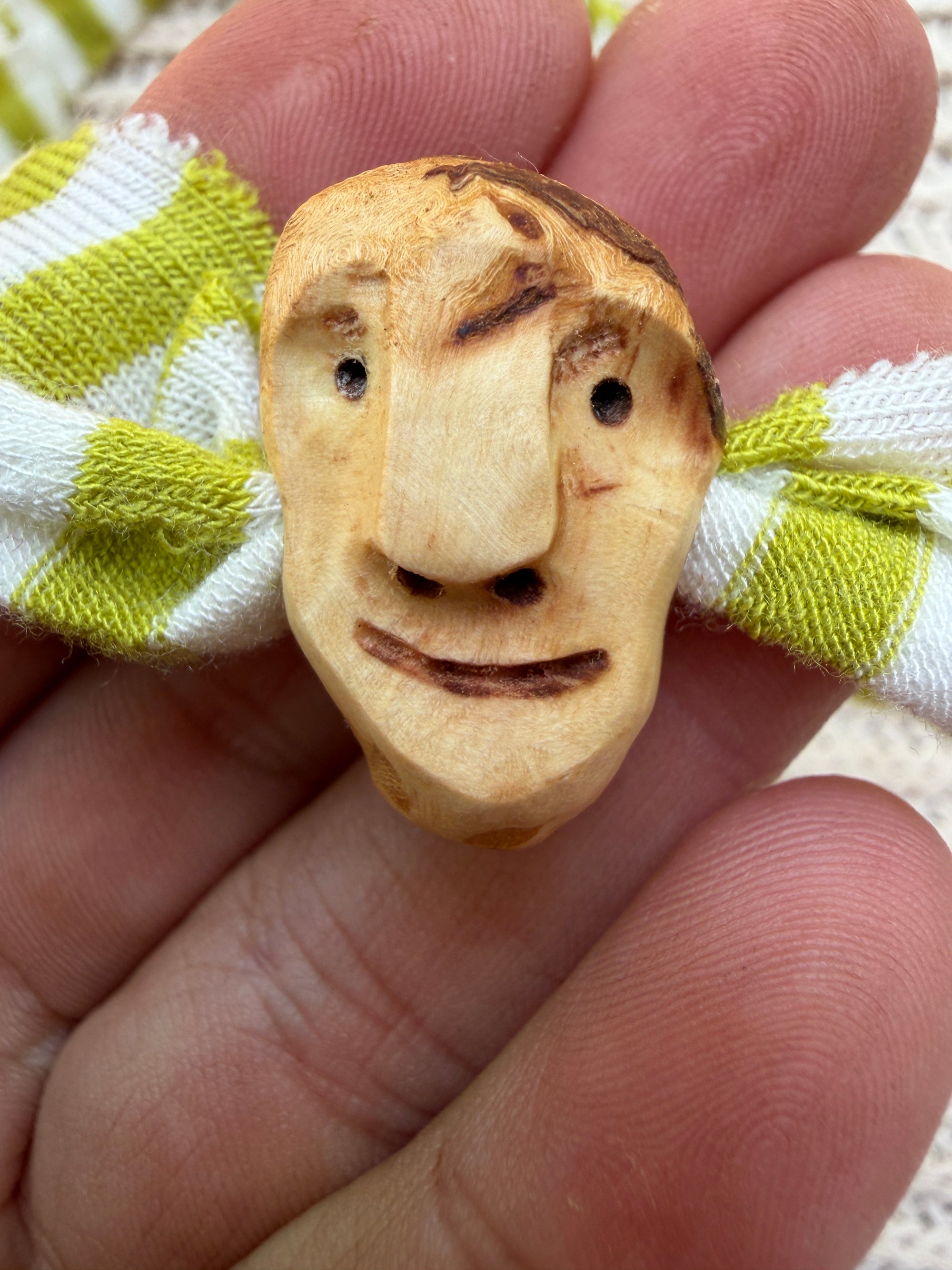 Armbandwichtel Faendriel handgeschnitzt aus magischer Baumperle