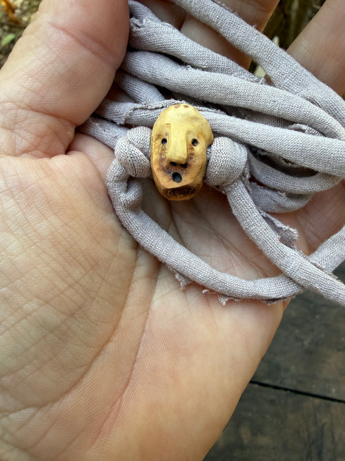 Armbandwichtel Windflüsterer handgeschnitzt aus magischer Baumperle