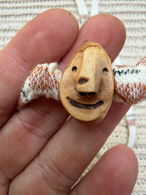Armbandwichtel Sylvara handgeschnitzt aus magischer Baumperle