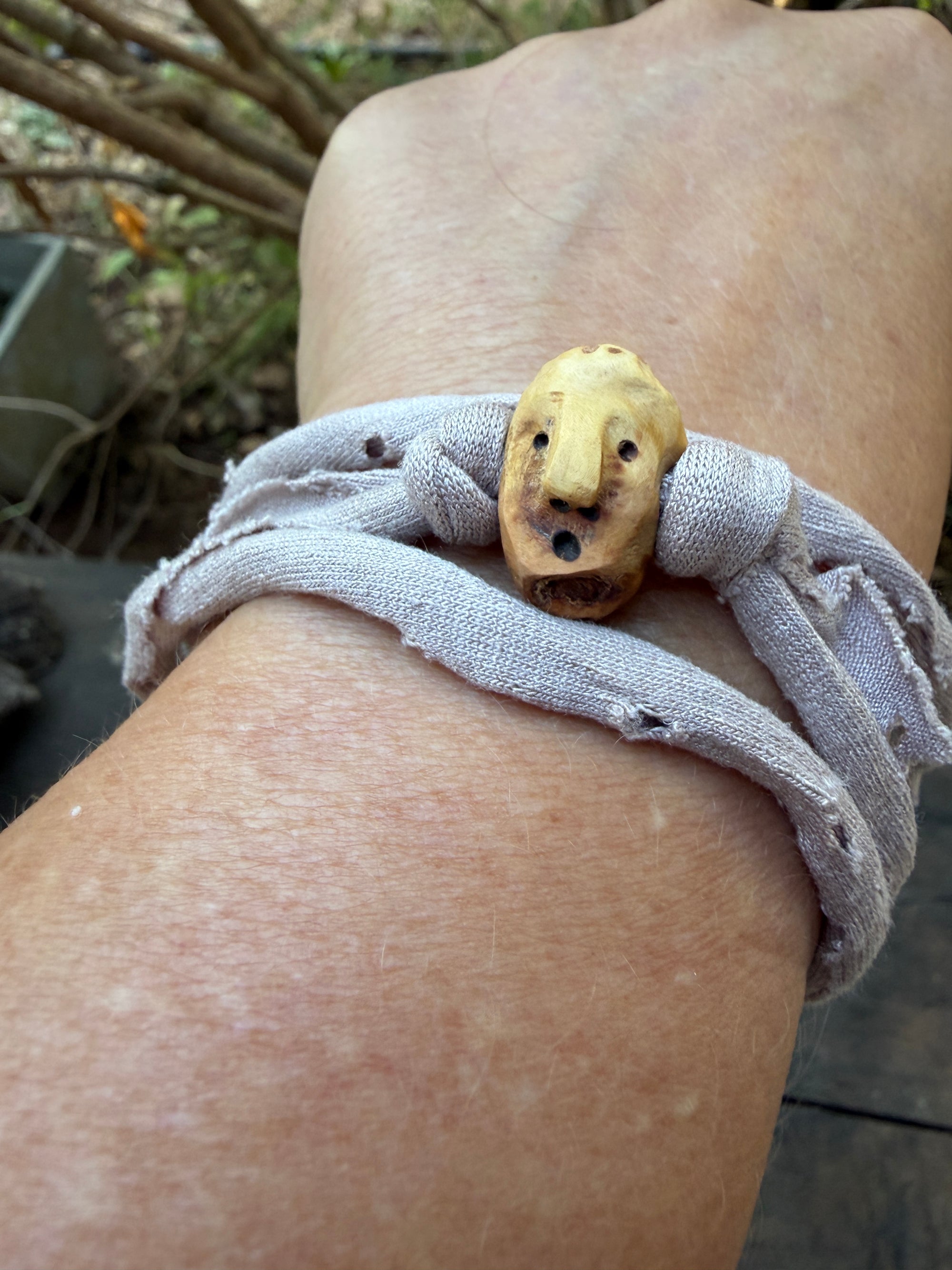 Armbandwichtel Windflüsterer handgeschnitzt aus magischer Baumperle