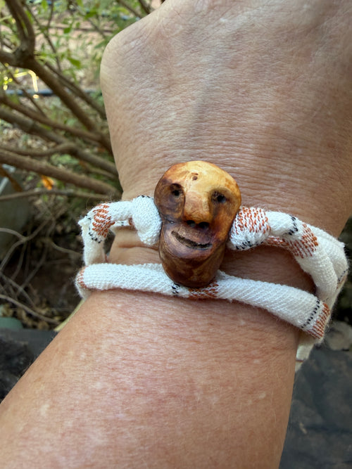 Armbandwichtel Grillenlauscher handgeschnitzt aus magischer Baumperle