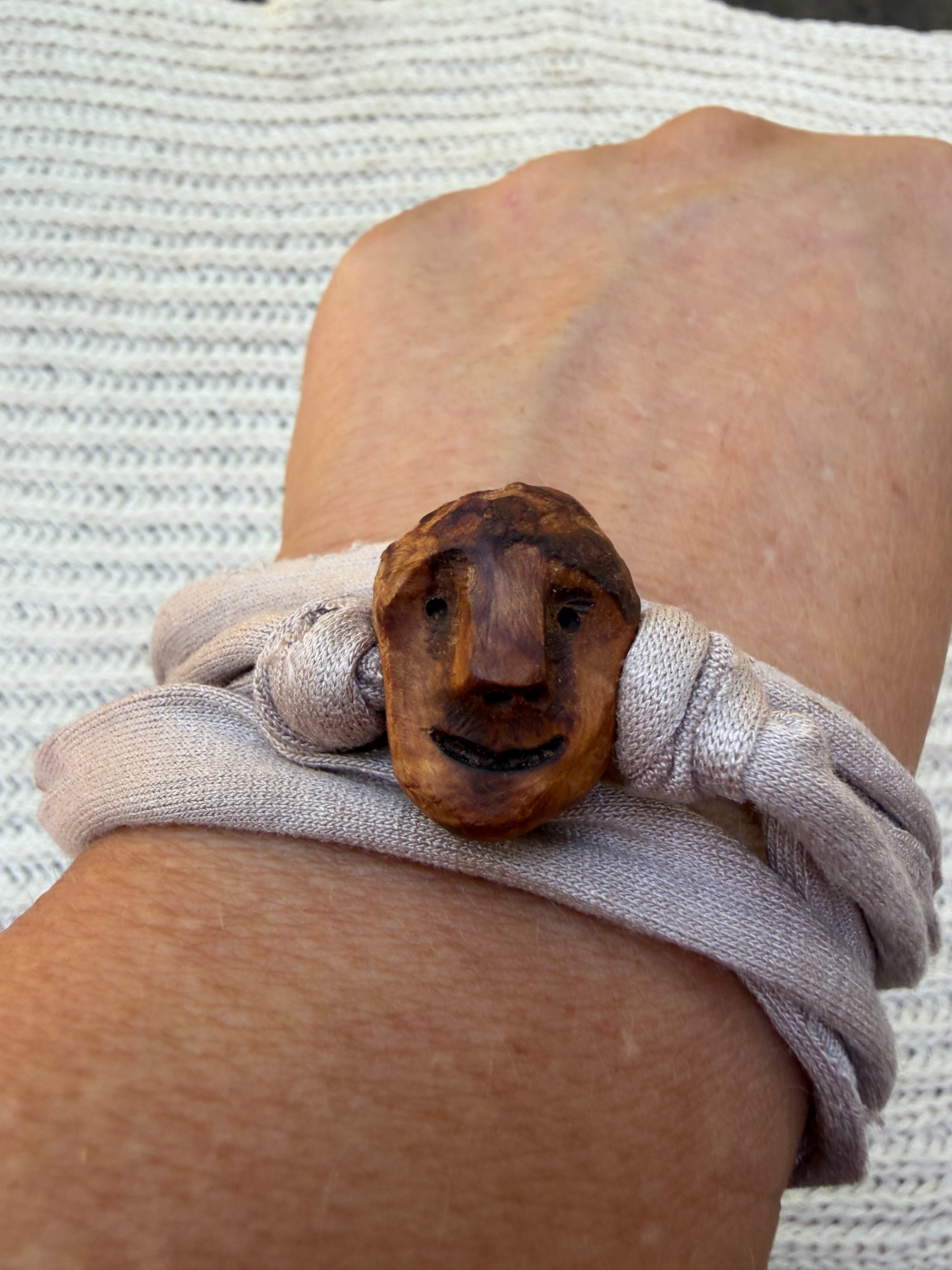 Armbandwichtel Purtzi handgeschnitzt aus magischer Baumperle