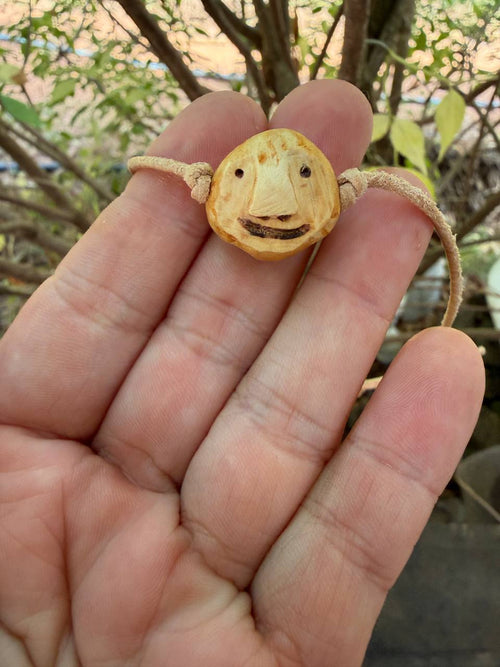 Armbandwichtel Kienzel handgeschnitzt aus magischer Baumperle
