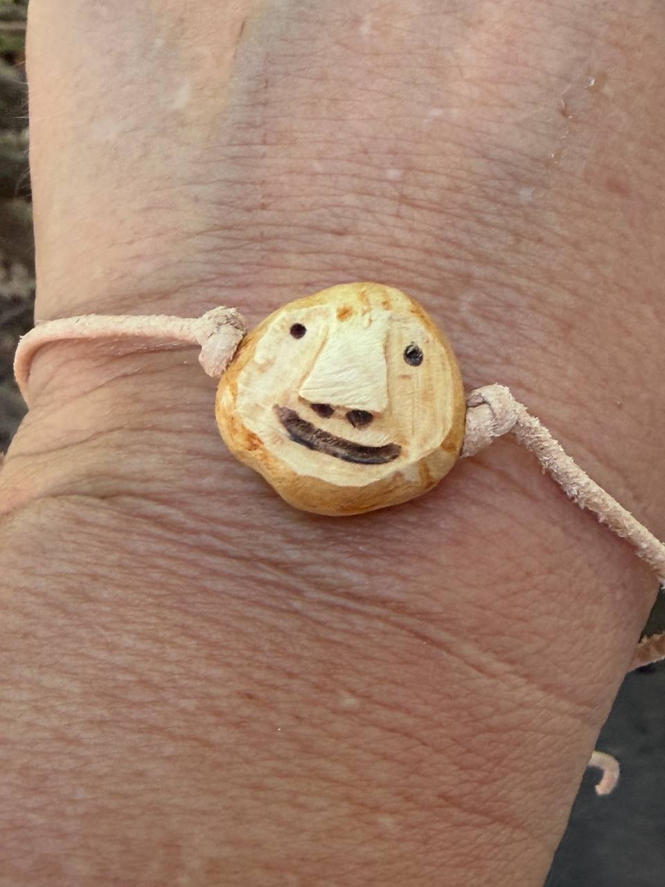 Armbandwichtel Kienzel handgeschnitzt aus magischer Baumperle
