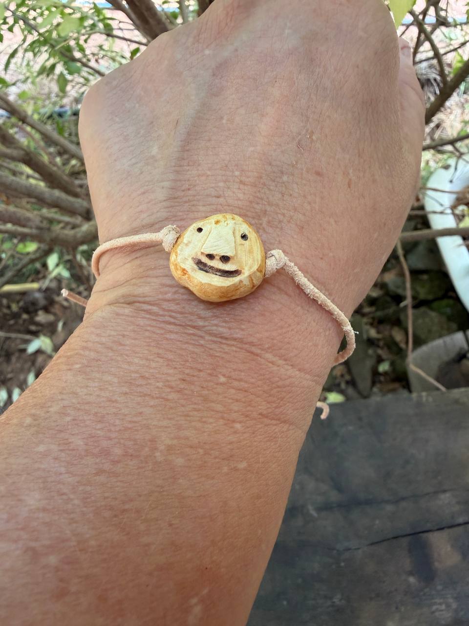 Armbandwichtel Kienzel handgeschnitzt aus magischer Baumperle