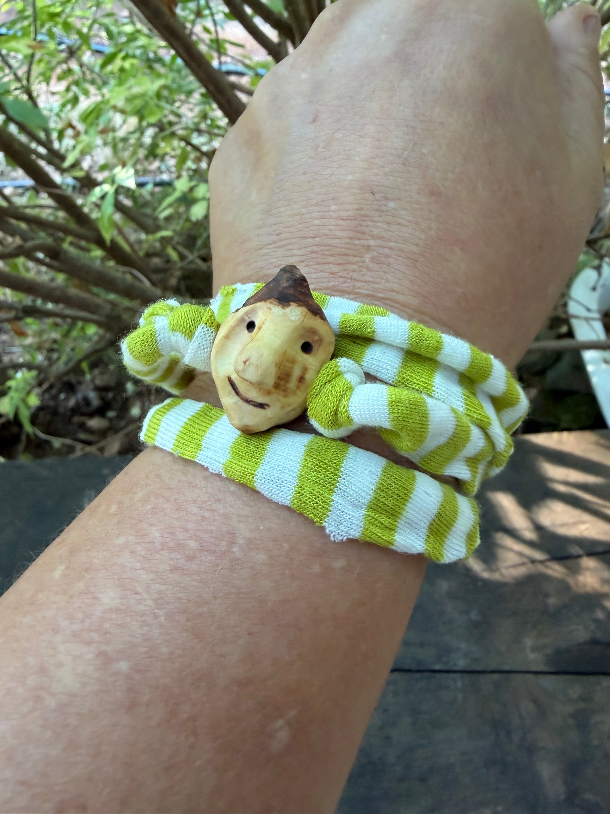 Armbandwichtel Drunik handgeschnitzt aus magischer Baumperle
