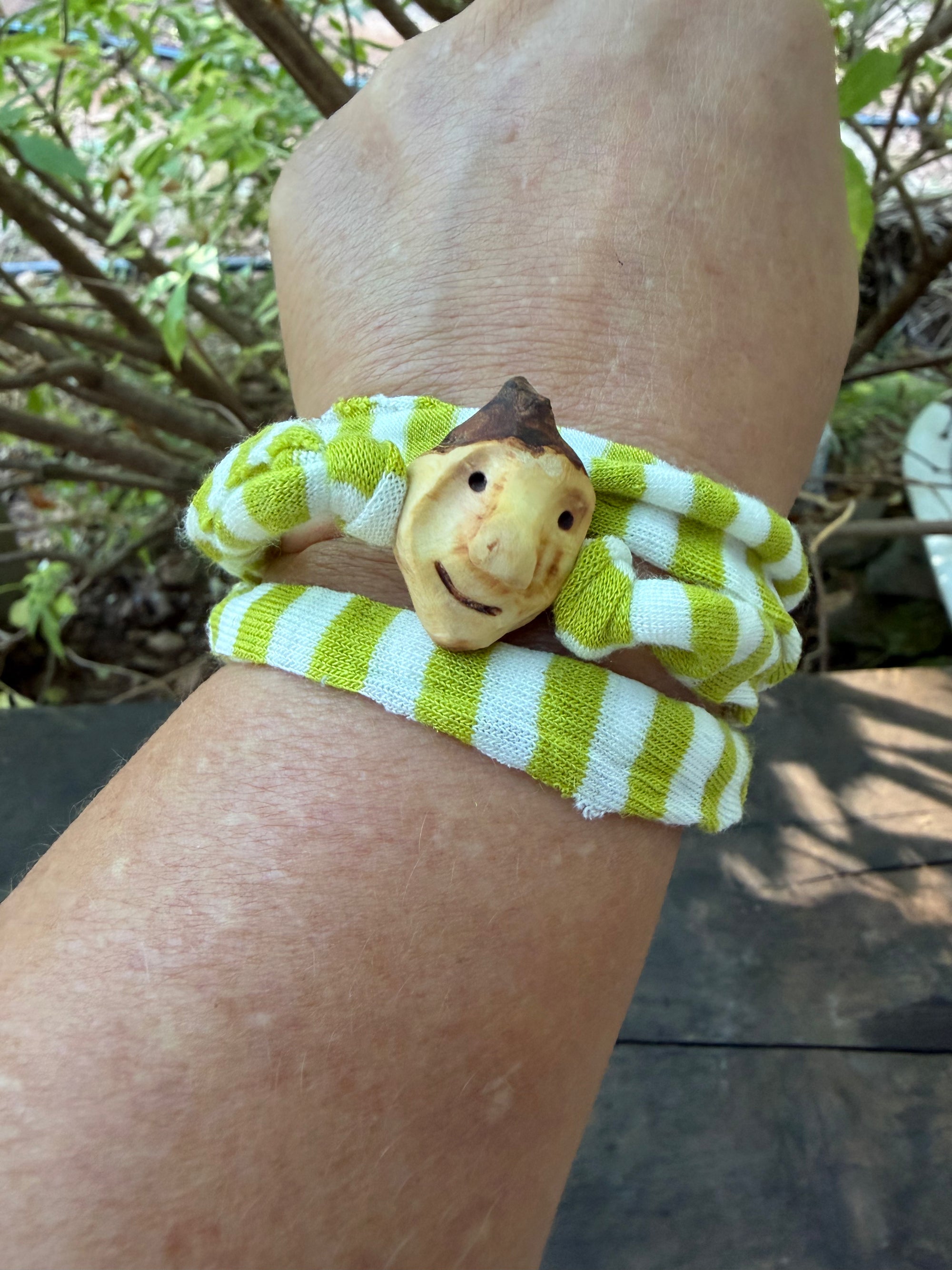 Armbandwichtel Drunik handgeschnitzt aus magischer Baumperle