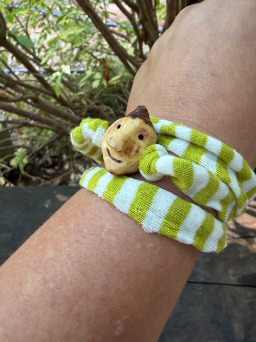 Armbandwichtel Drunik handgeschnitzt aus magischer Baumperle