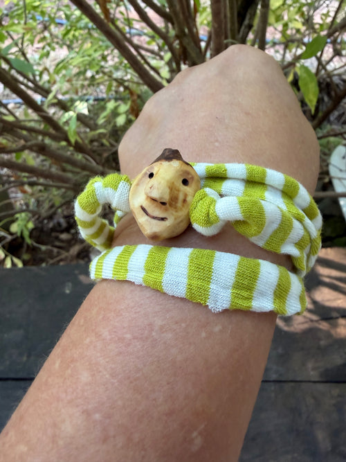 Armbandwichtel Drunik handgeschnitzt aus magischer Baumperle