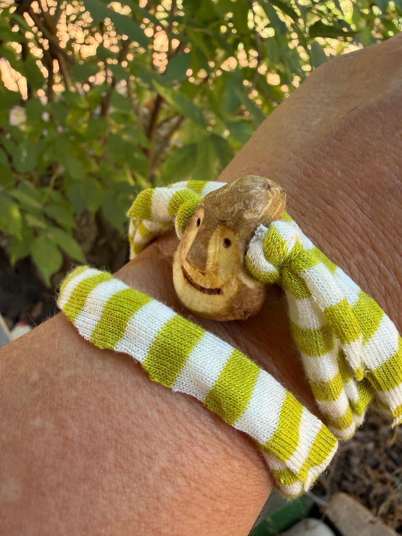 Armbandwichtel Flunker handgeschnitzt aus magischer Baumperle