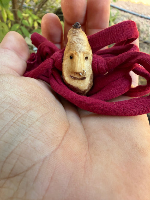 Armbandwichtel Zapfik handgeschnitzt aus magischer Baumperle