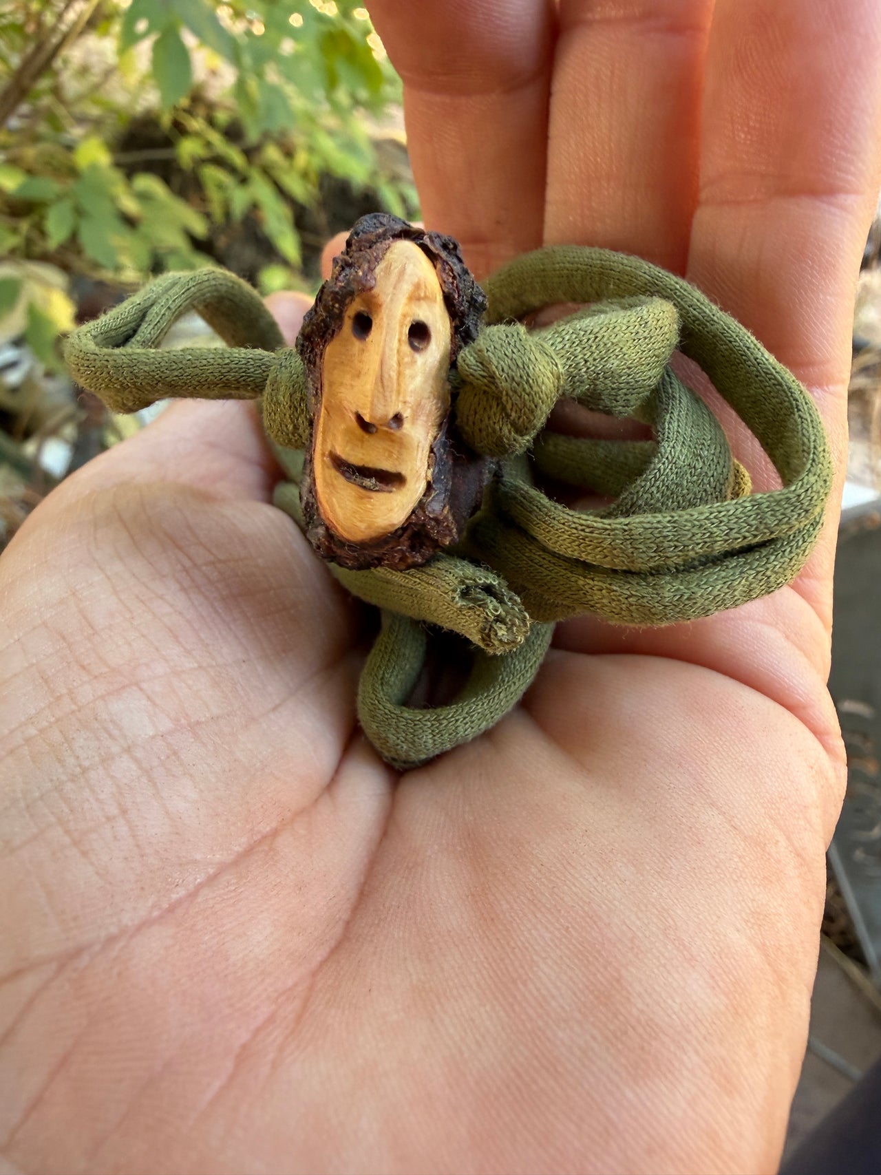 Armbandwichtel Borko handgeschnitzt aus magischer Baumperle