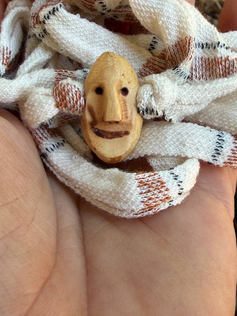 Armbandwichtel Puckel handgeschnitzt aus magischer Baumperle