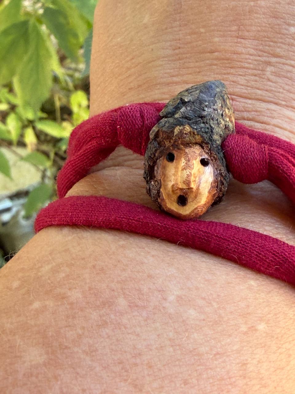 Armbandwichtel Rindel handgeschnitzt aus magischer Baumperle