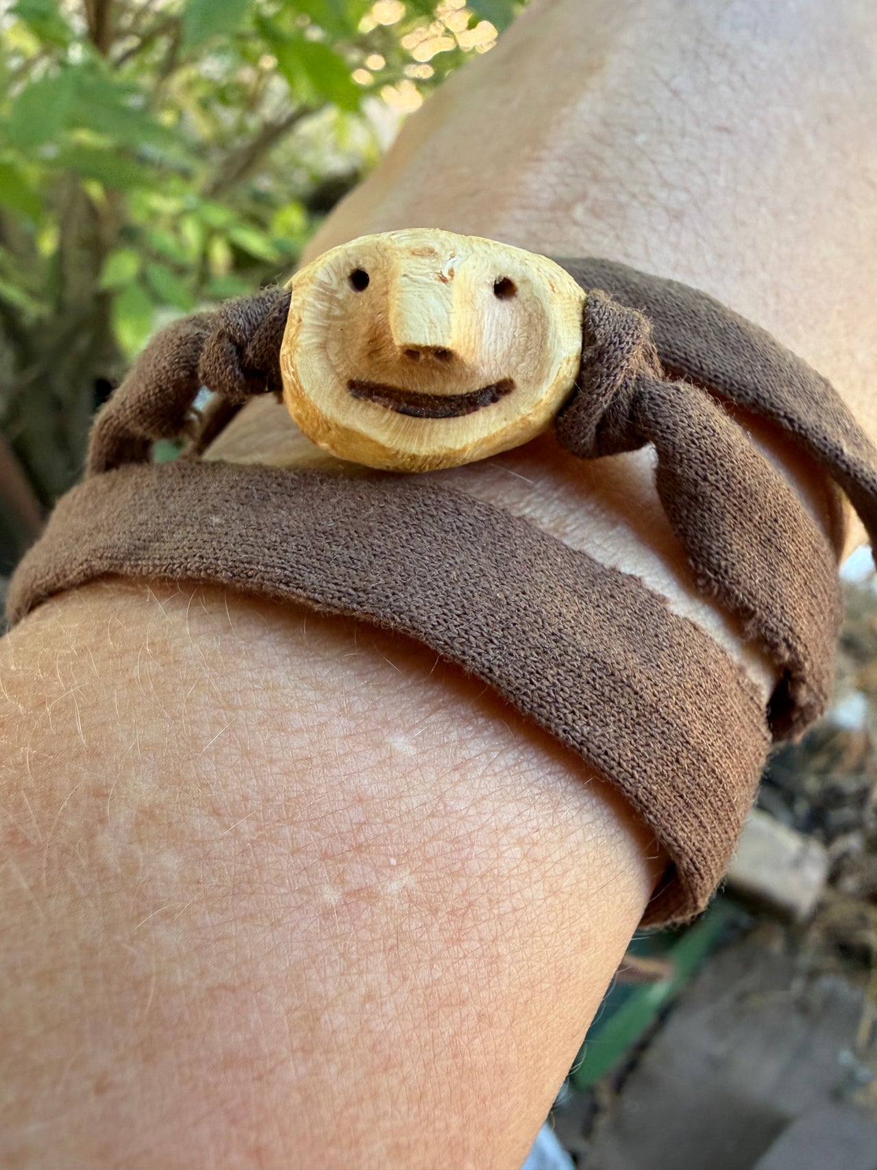 Armbandwichtel Drollo handgeschnitzt aus magischer Baumperle