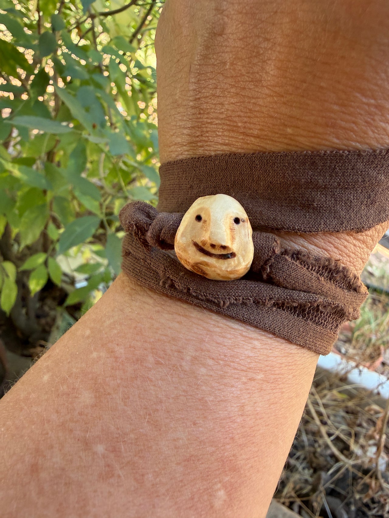 Armbandwichtel Knurbel handgeschnitzt aus magischer Baumperle