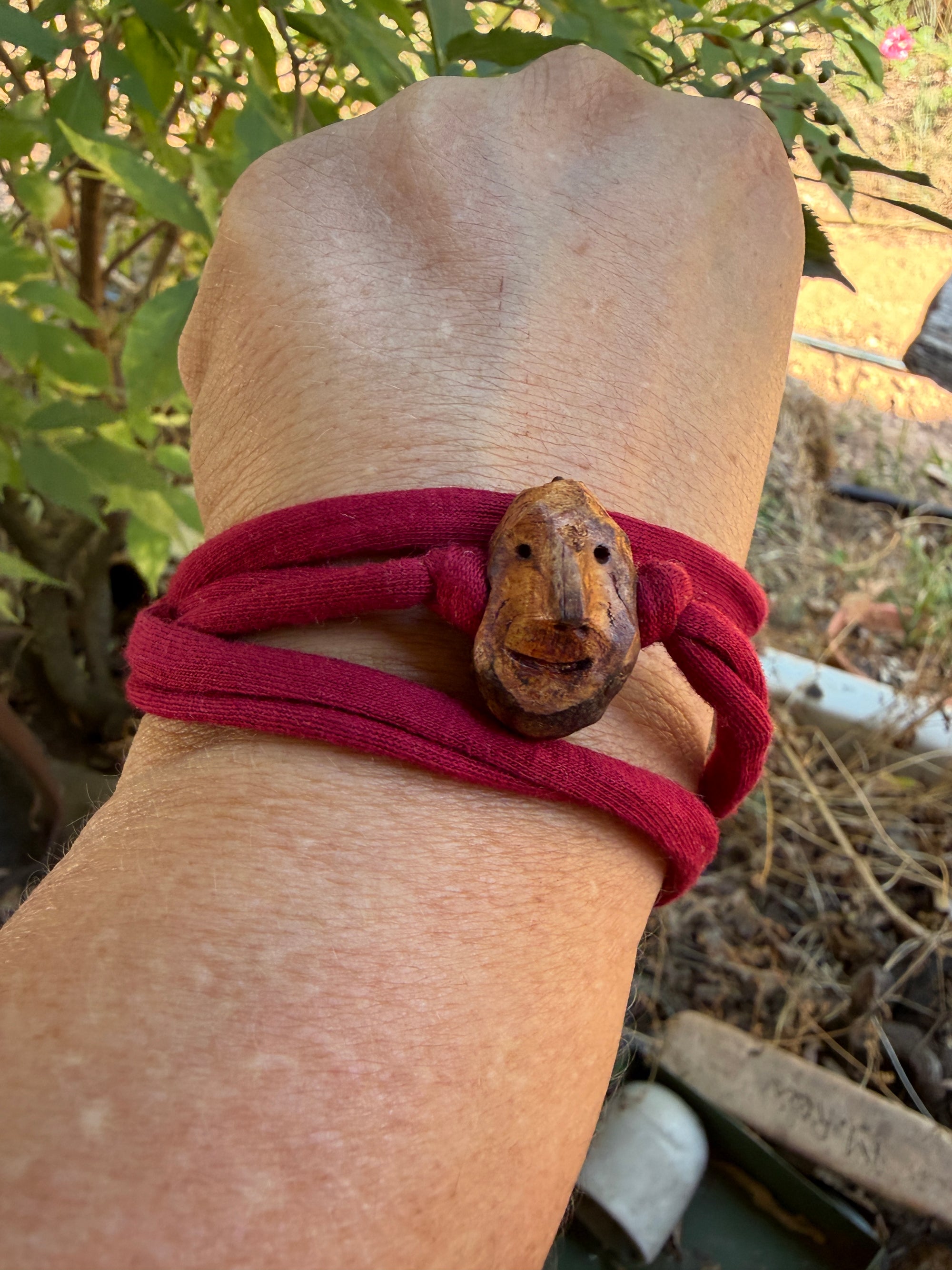 Armbandwichtel Knispor handgeschnitzt aus magischer Baumperle