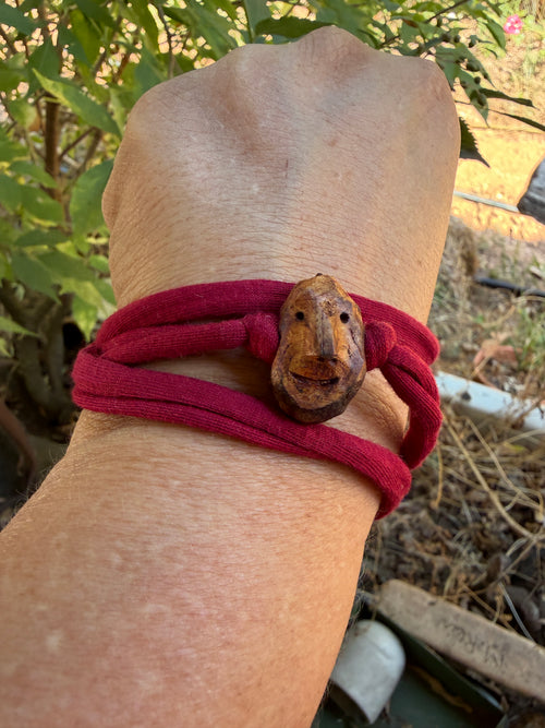 Armbandwichtel Knispor handgeschnitzt aus magischer Baumperle