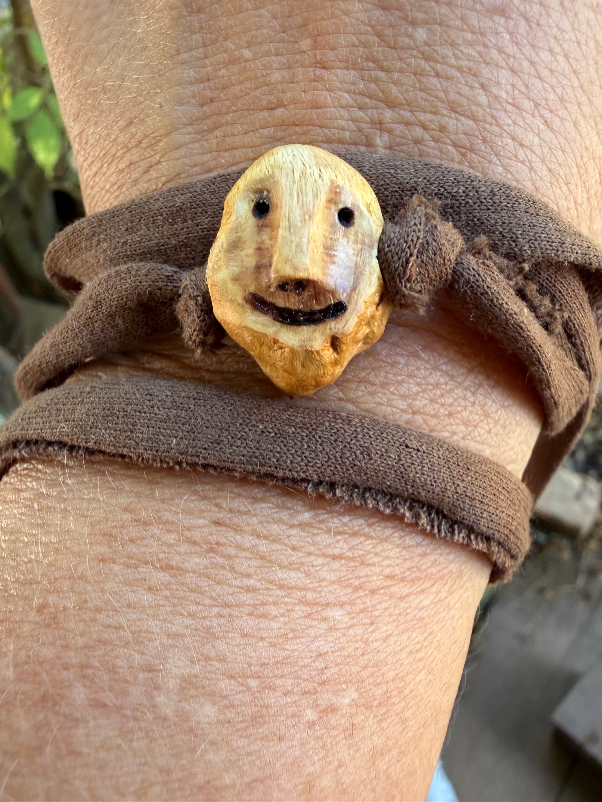 Armbandwichtel Knispel handgeschnitzt aus magischer Baumperle