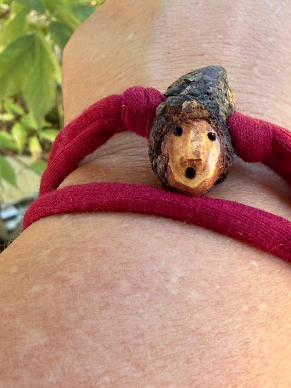 Armbandwichtel Rindel handgeschnitzt aus magischer Baumperle