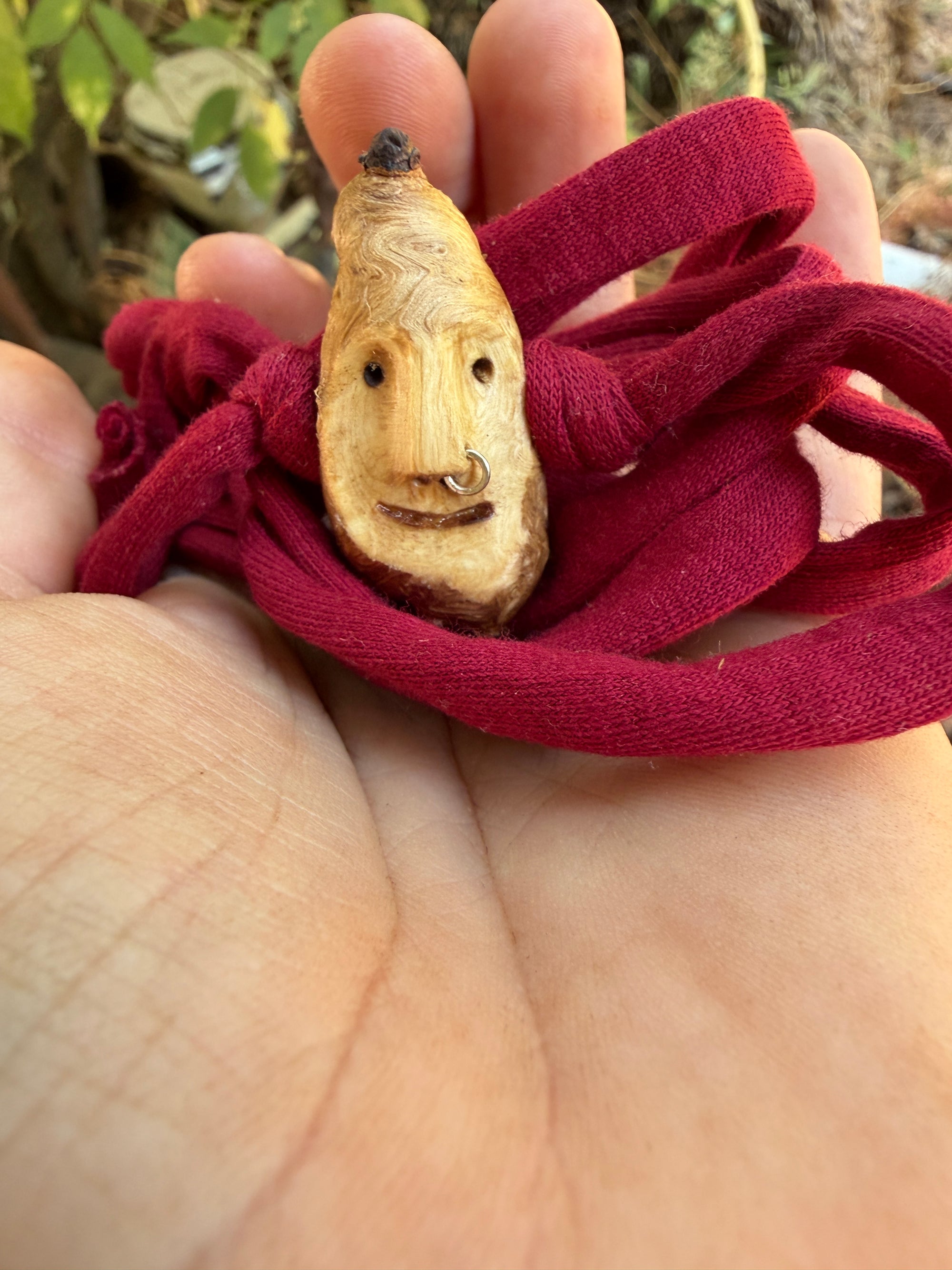 Armbandwichtel Zapfik handgeschnitzt aus magischer Baumperle