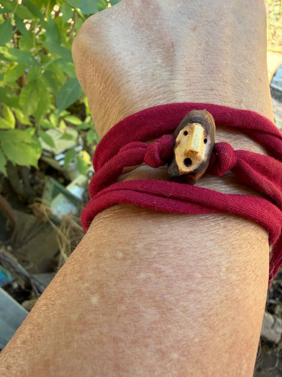 Armbandwichtel Dornel handgeschnitzt aus magischer Baumperle