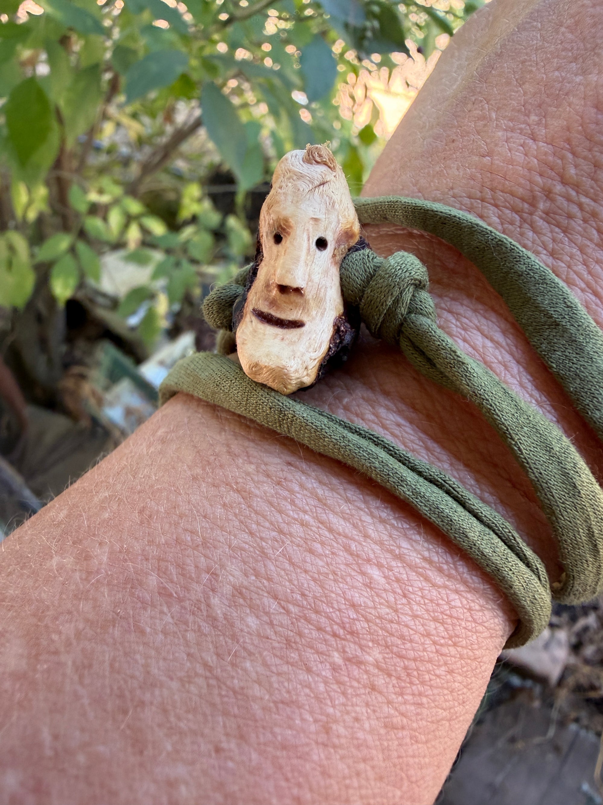 Armbandwichtel Zappel handgeschnitzt aus magischer Baumperle