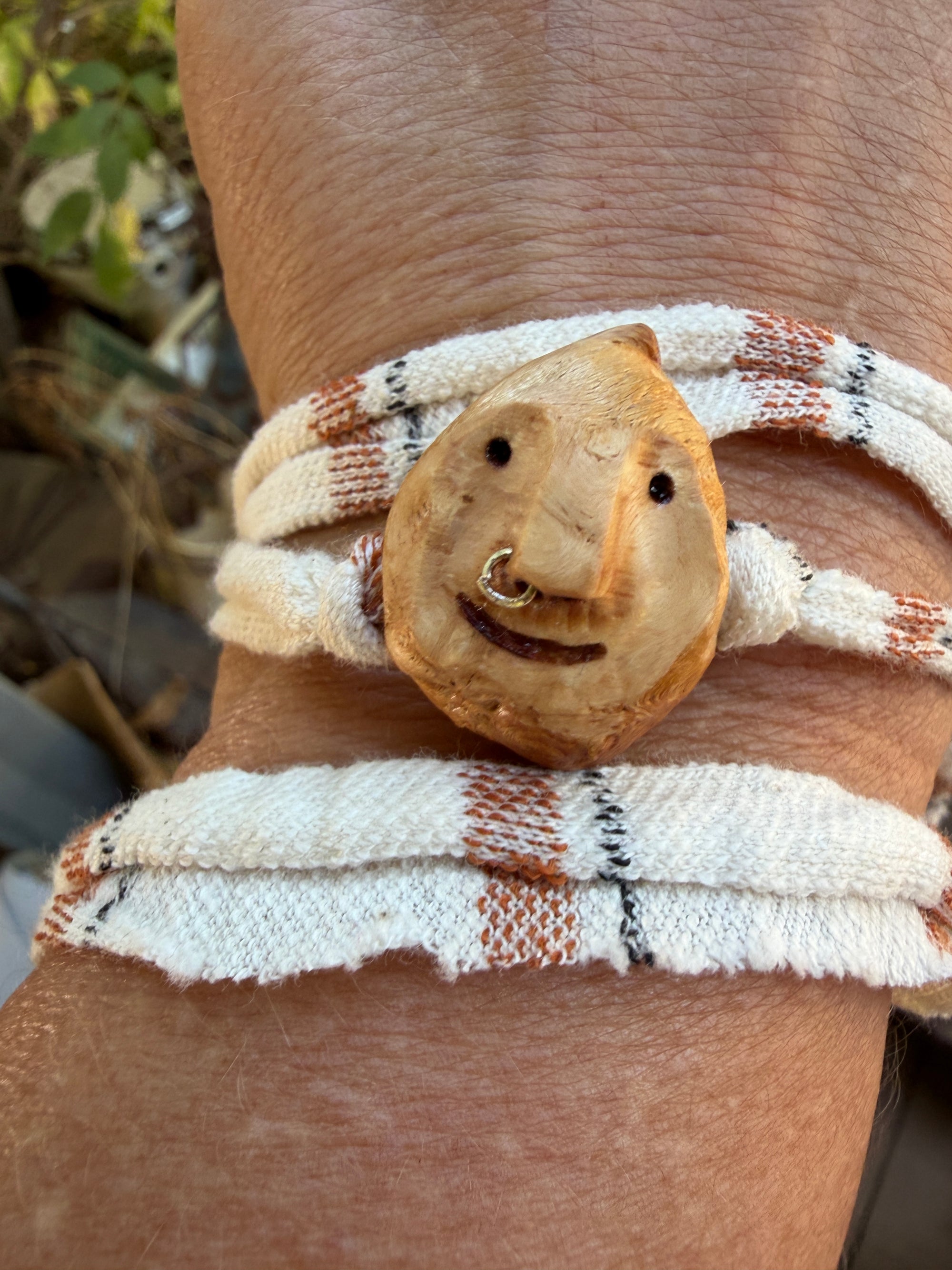 Armbandwichtel Astor handgeschnitzt aus magischer Baumperle