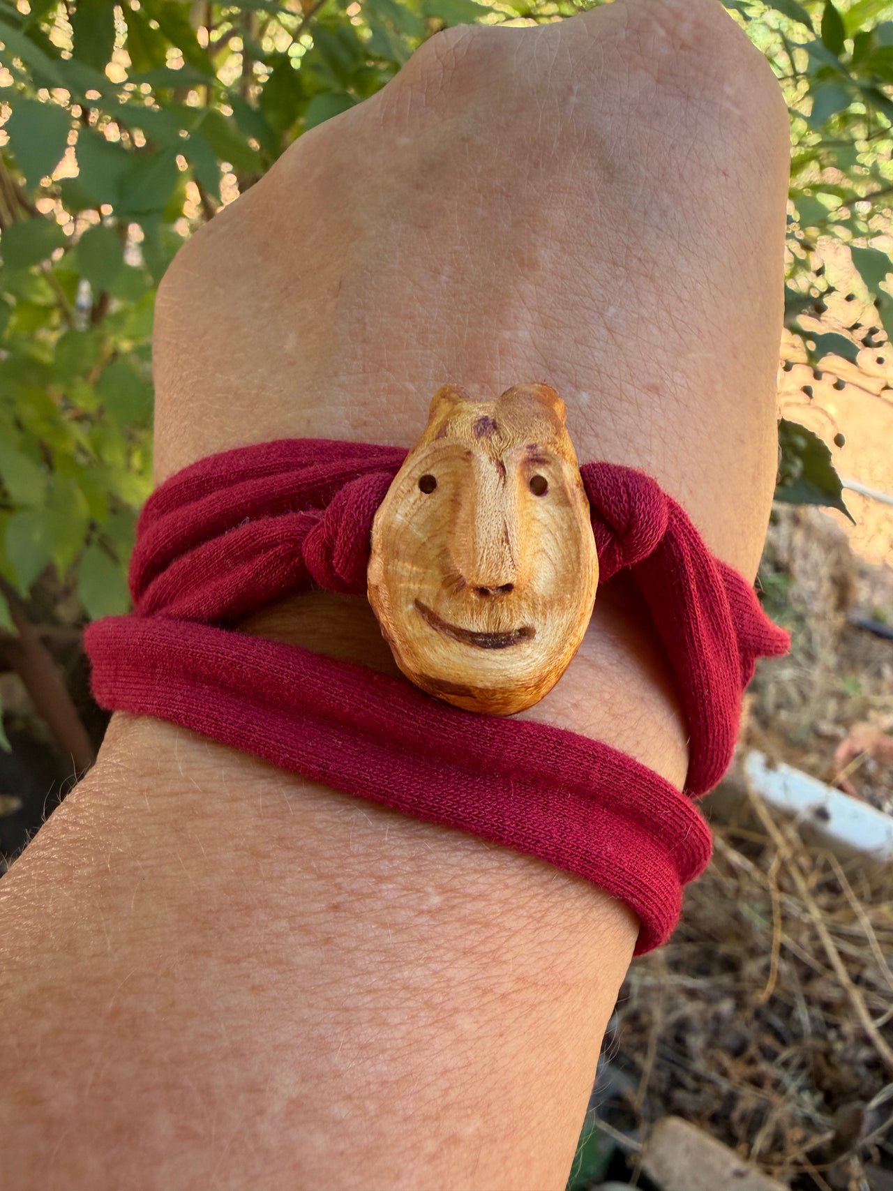 Armbandwichtel Wibrik handgeschnitzt aus magischer Baumperle