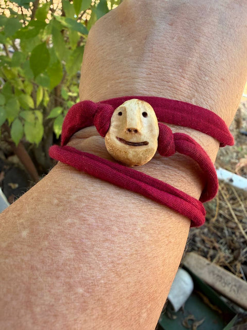 Armbandwichtel Mooswin handgeschnitzt aus magischer Baumperle