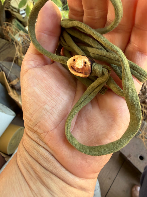Armbandwichtel Tannuk handgeschnitzt aus magischer Baumperle