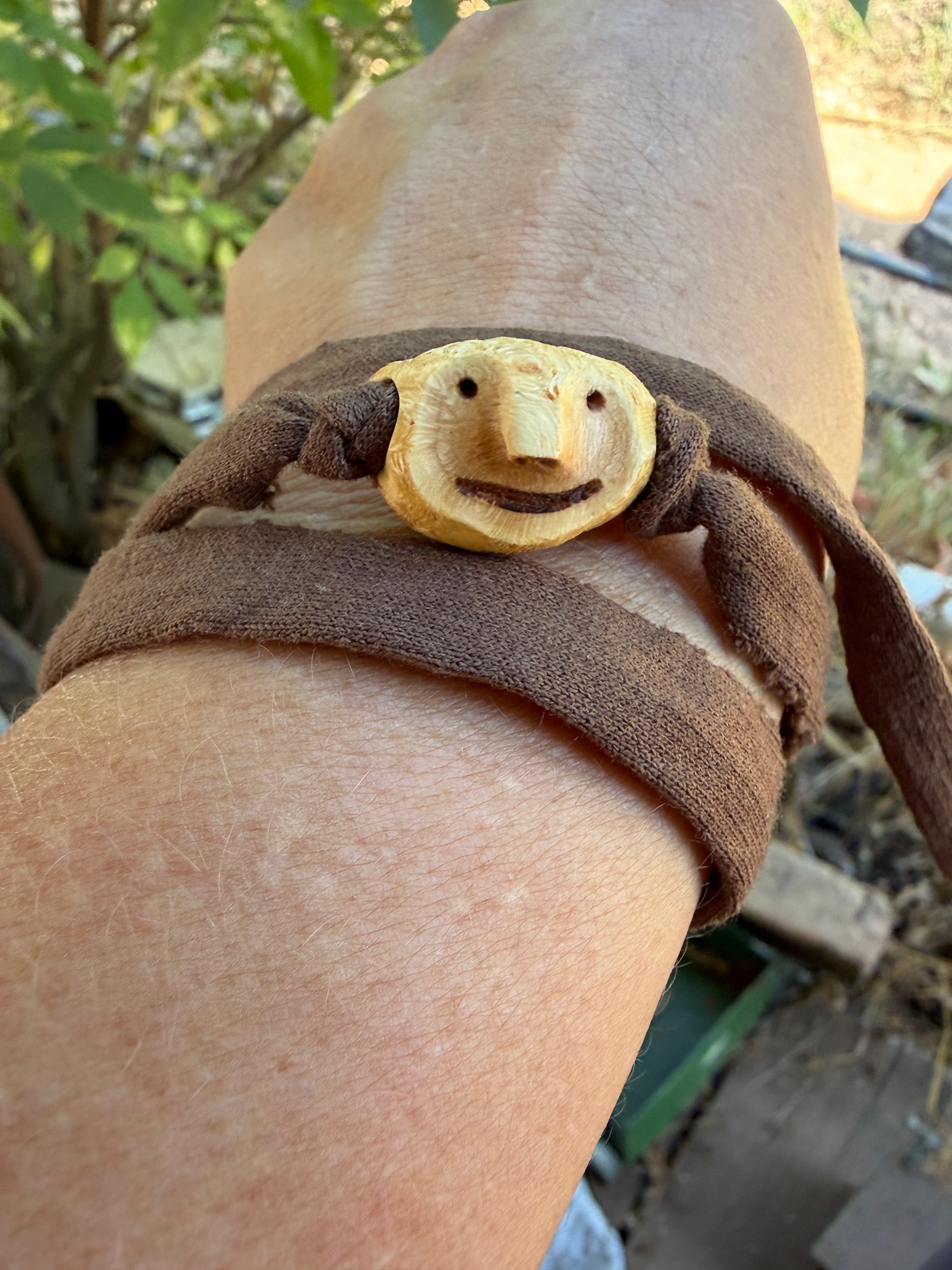 Armbandwichtel Drollo handgeschnitzt aus magischer Baumperle