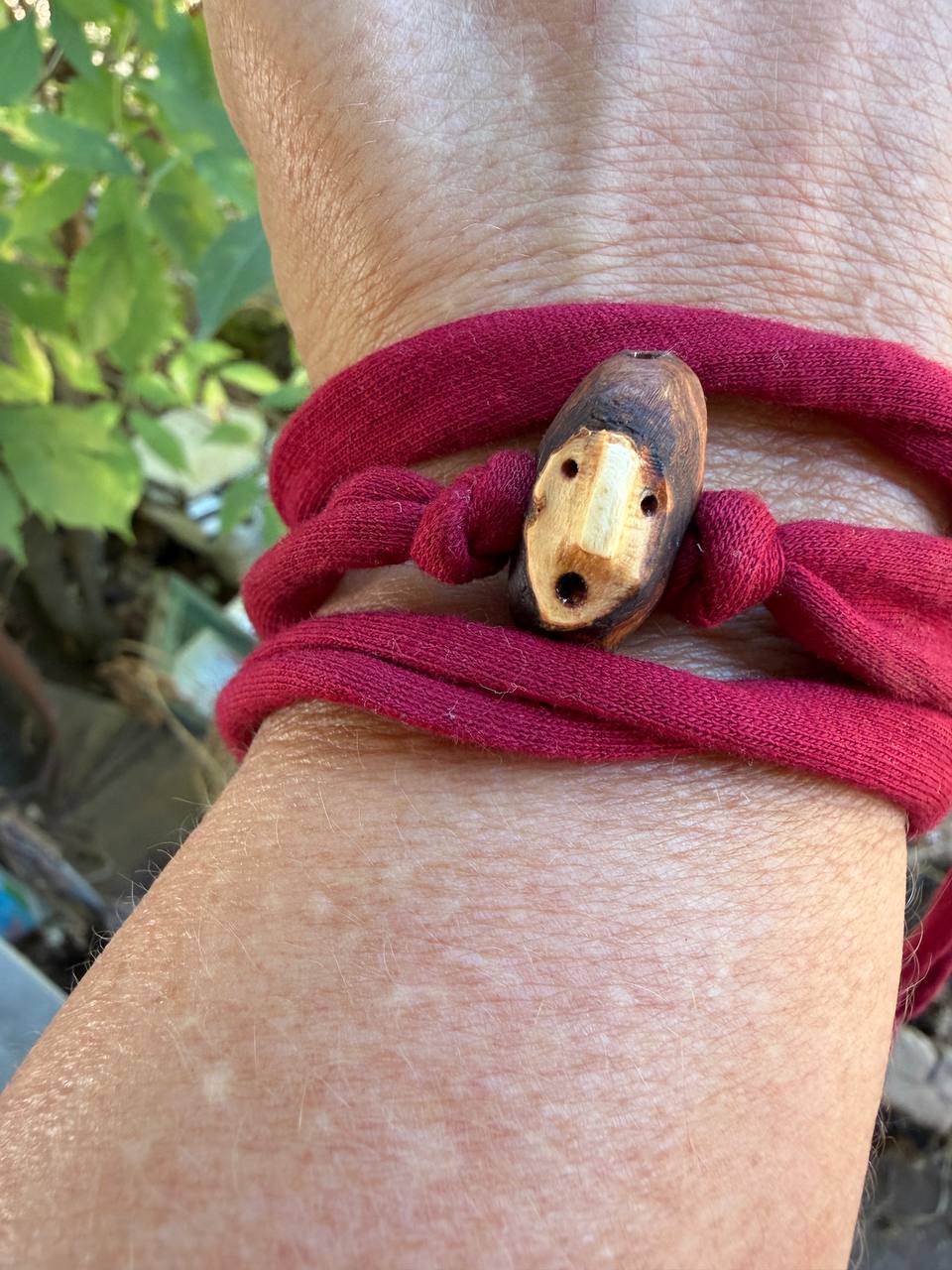 Armbandwichtel Dornel handgeschnitzt aus magischer Baumperle