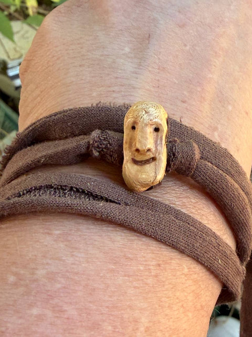 Armbandwichtel Fjorn handgeschnitzt aus magischer Baumperle