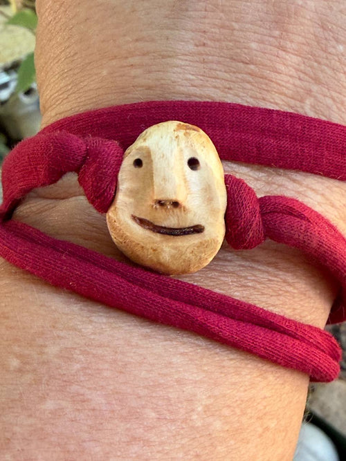 Armbandwichtel Mooswin handgeschnitzt aus magischer Baumperle
