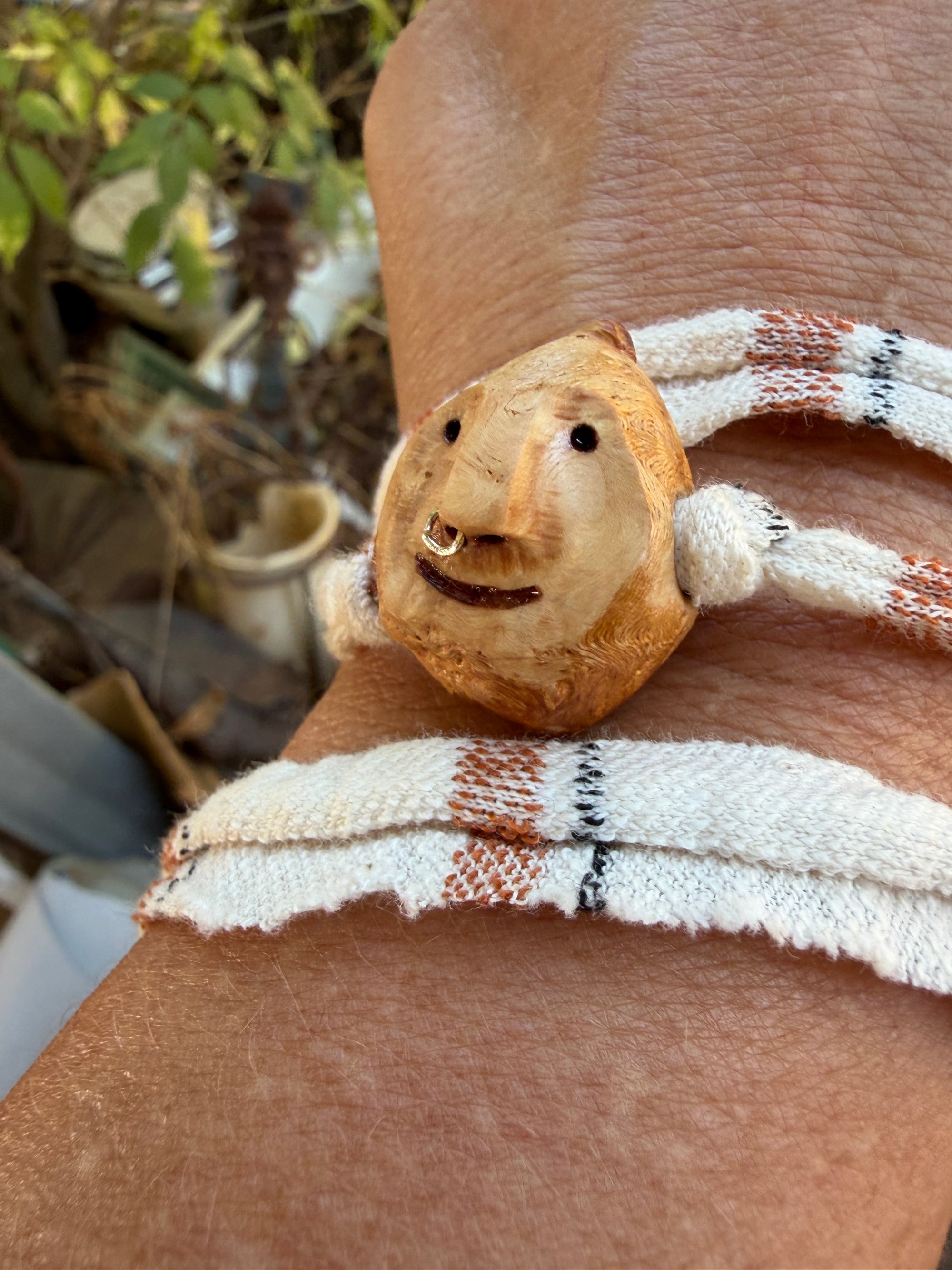 Armbandwichtel Astor handgeschnitzt aus magischer Baumperle