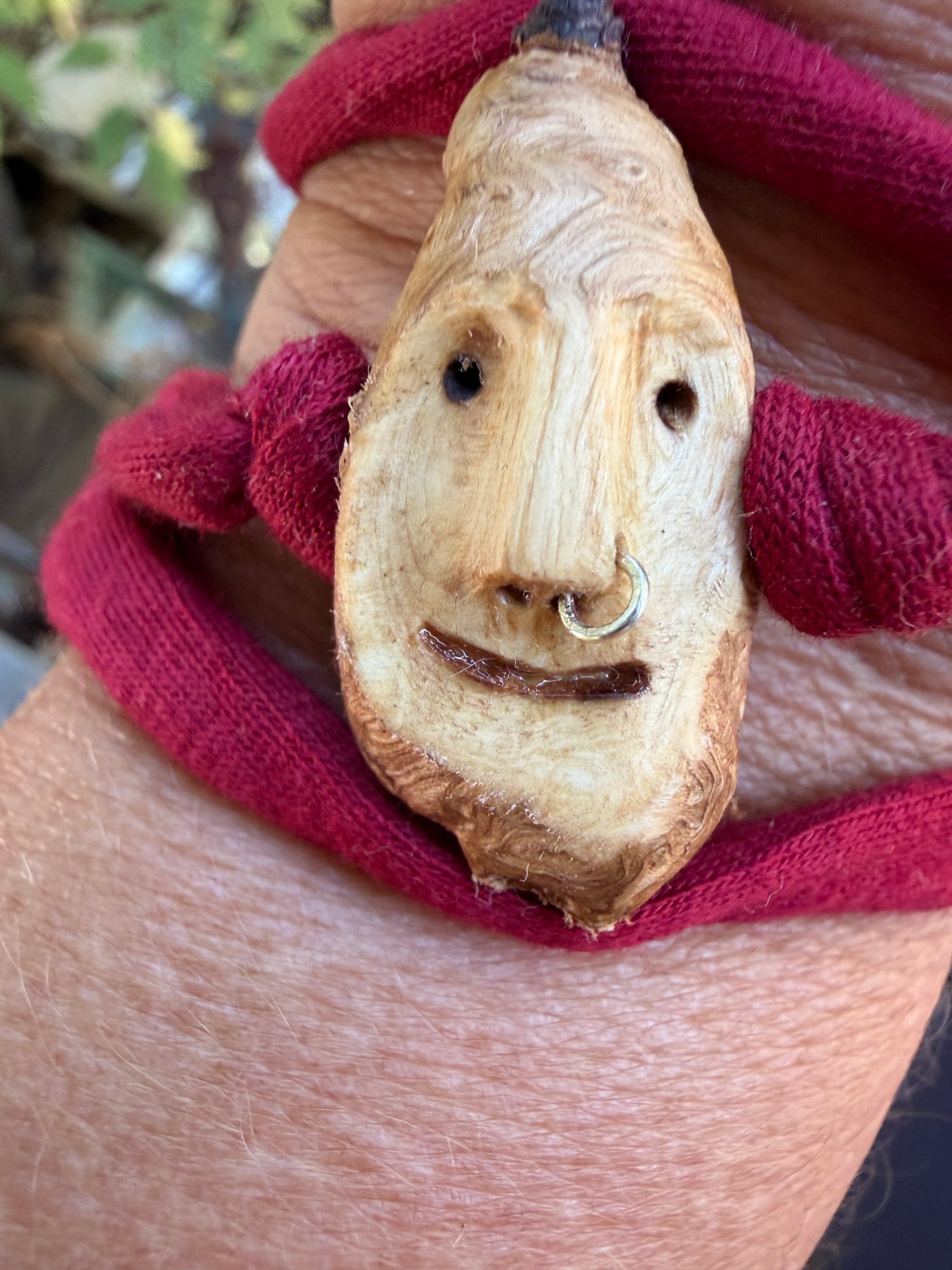 Armbandwichtel Zapfik handgeschnitzt aus magischer Baumperle