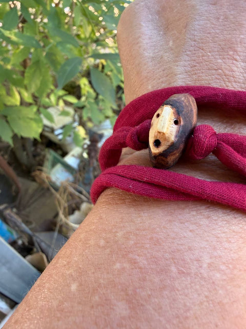 Armbandwichtel Dornel handgeschnitzt aus magischer Baumperle