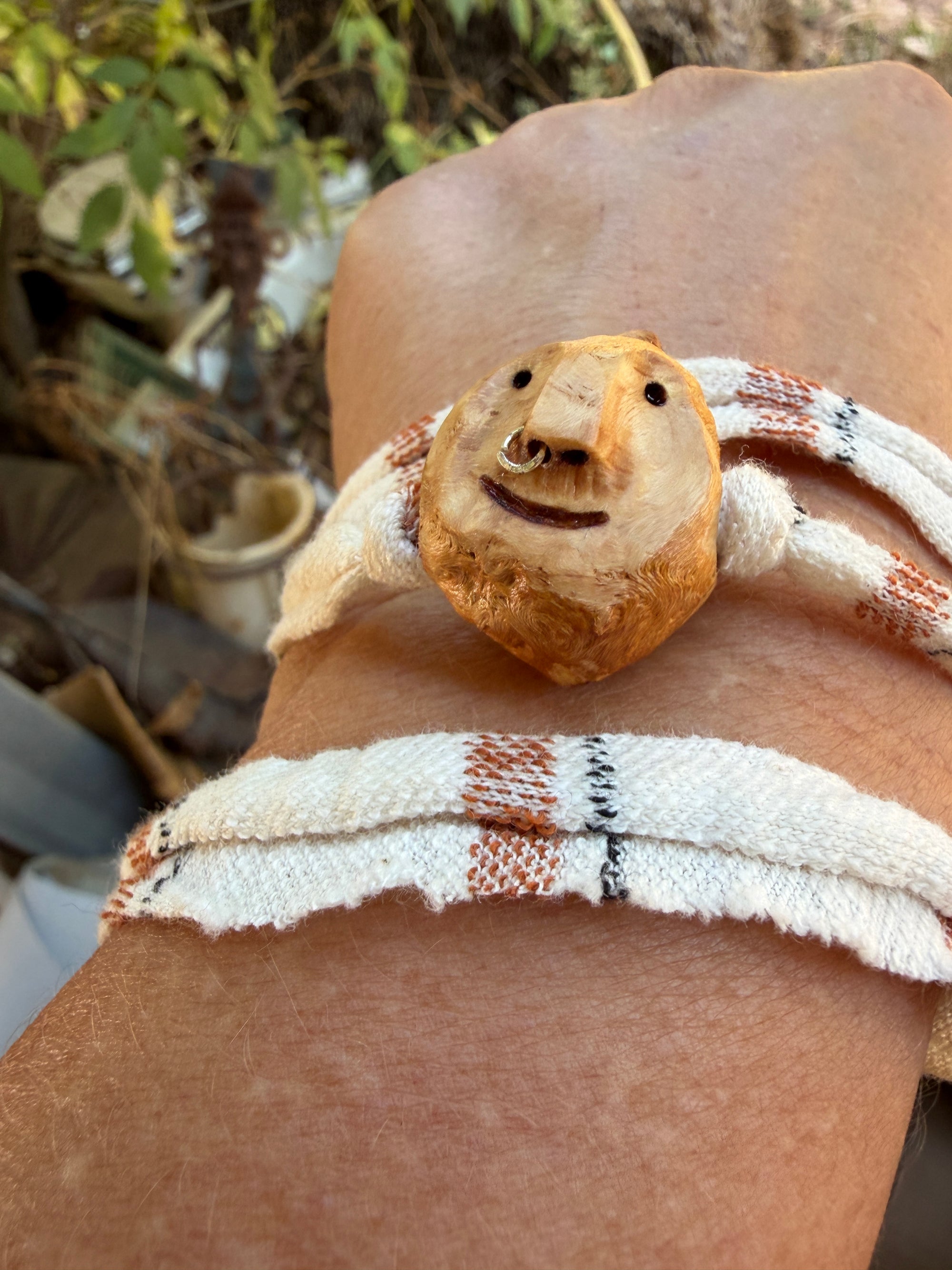 Armbandwichtel Astor handgeschnitzt aus magischer Baumperle