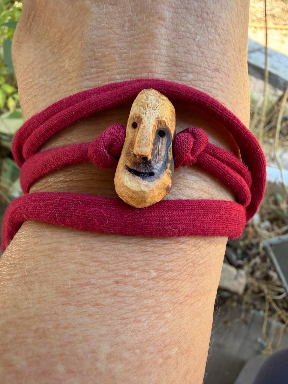 Armbandwichtel Quorko handgeschnitzt aus magischer Baumperle