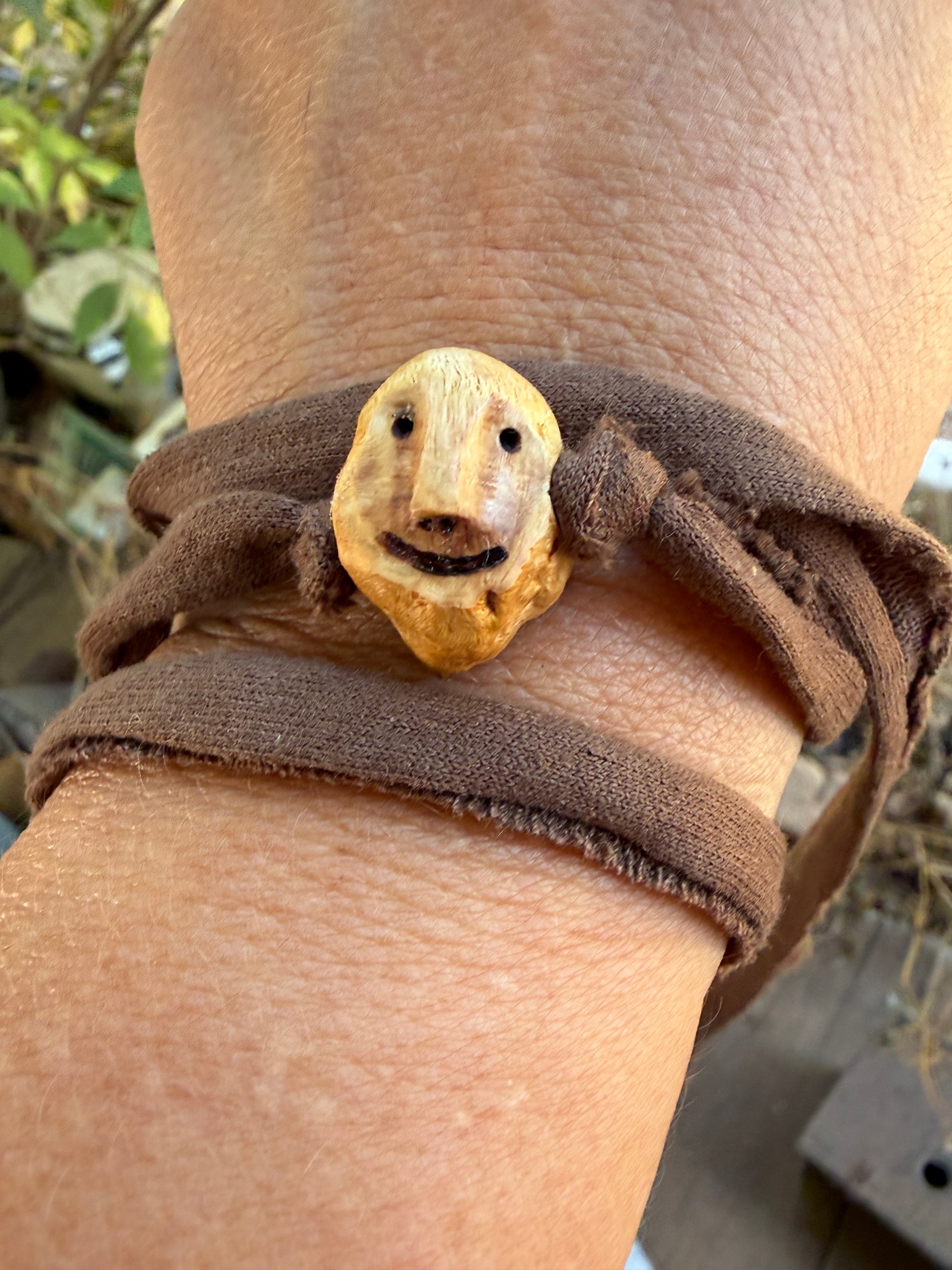 Armbandwichtel Knispel handgeschnitzt aus magischer Baumperle
